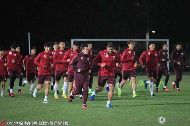 全场比赛结束，吉达联合2-1阿尔马雷克，提前出线。